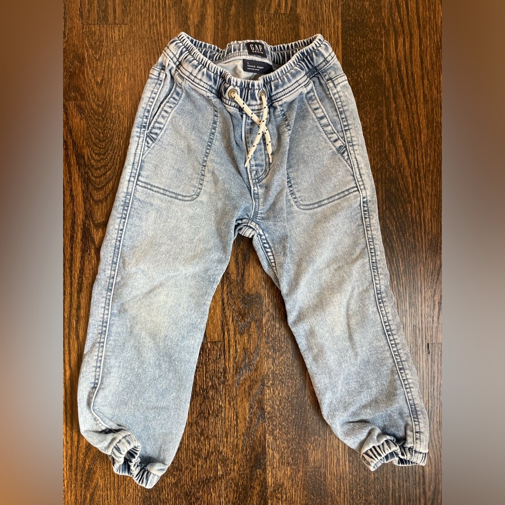 Size 5 Like New Condition Gap jeans - Picture 1 of 4
